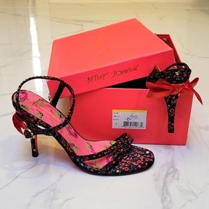 Betsey Johnson 'Amelie'; size 7; Color Black